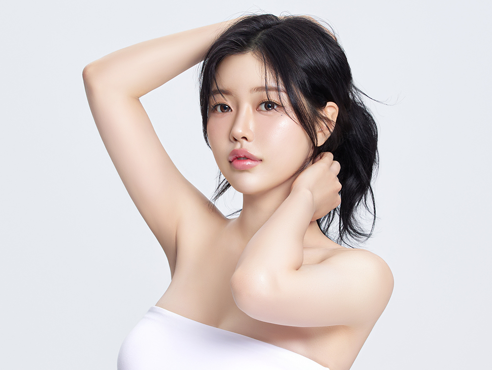 성형외과 전문의가 직접 개인 맞춤 상담을 진행하는 장면