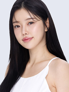 안면윤곽 3종으로 완벽한 비율의 자연스러운 얼굴 라인 여성 모델